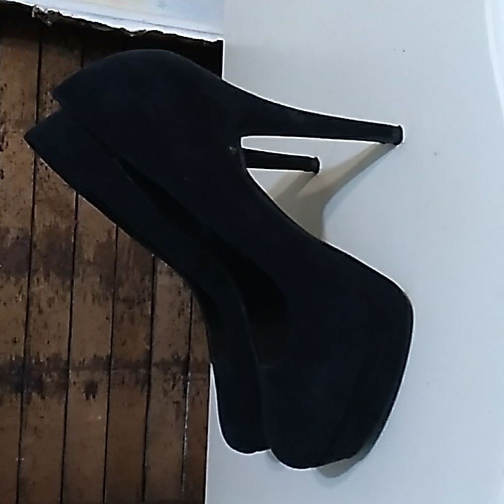 Lauren Conrad Platform suede heels